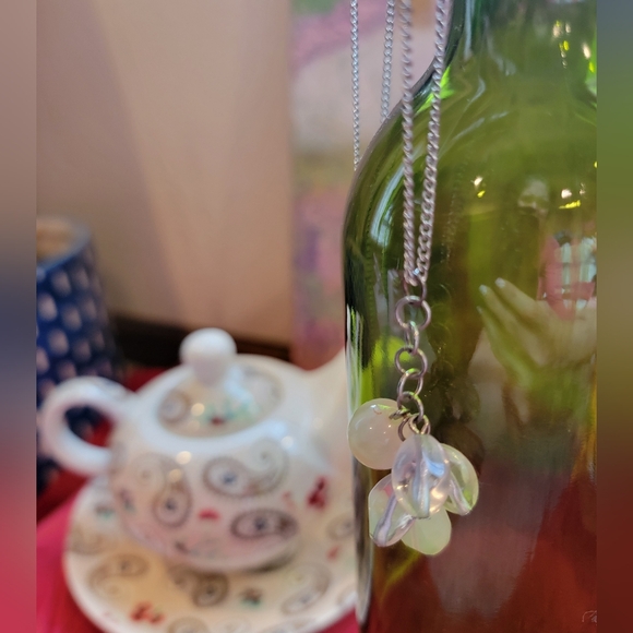 Silver tone necklace with glassy beads - Picture 7 of 11